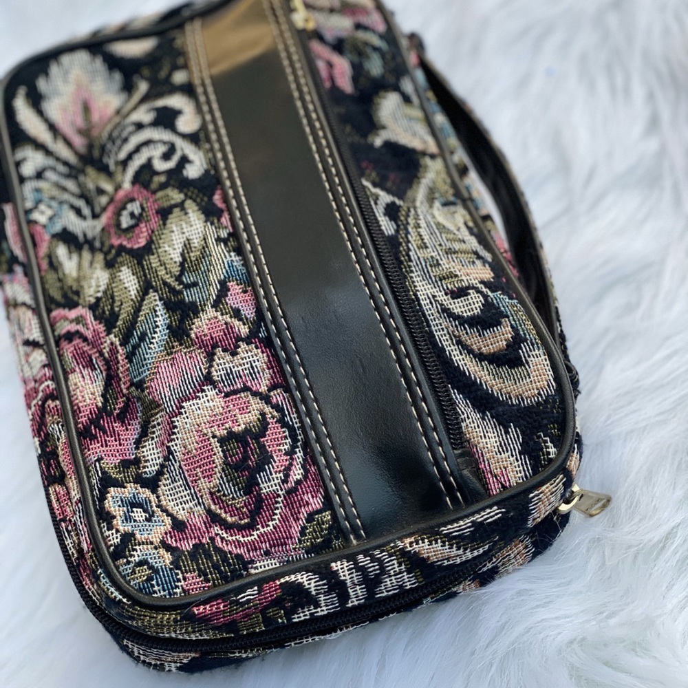 Vintage makeup bag 🖤 - Picture 2 of 4